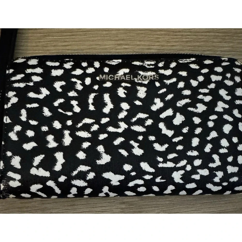 MICHAEL KORS JET SET TRAVEL Leopard Phone CASE WRISTLET Black Wallet EUC PT3